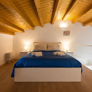 shanti-holiday-house.sicilyhotelsitaly.net/